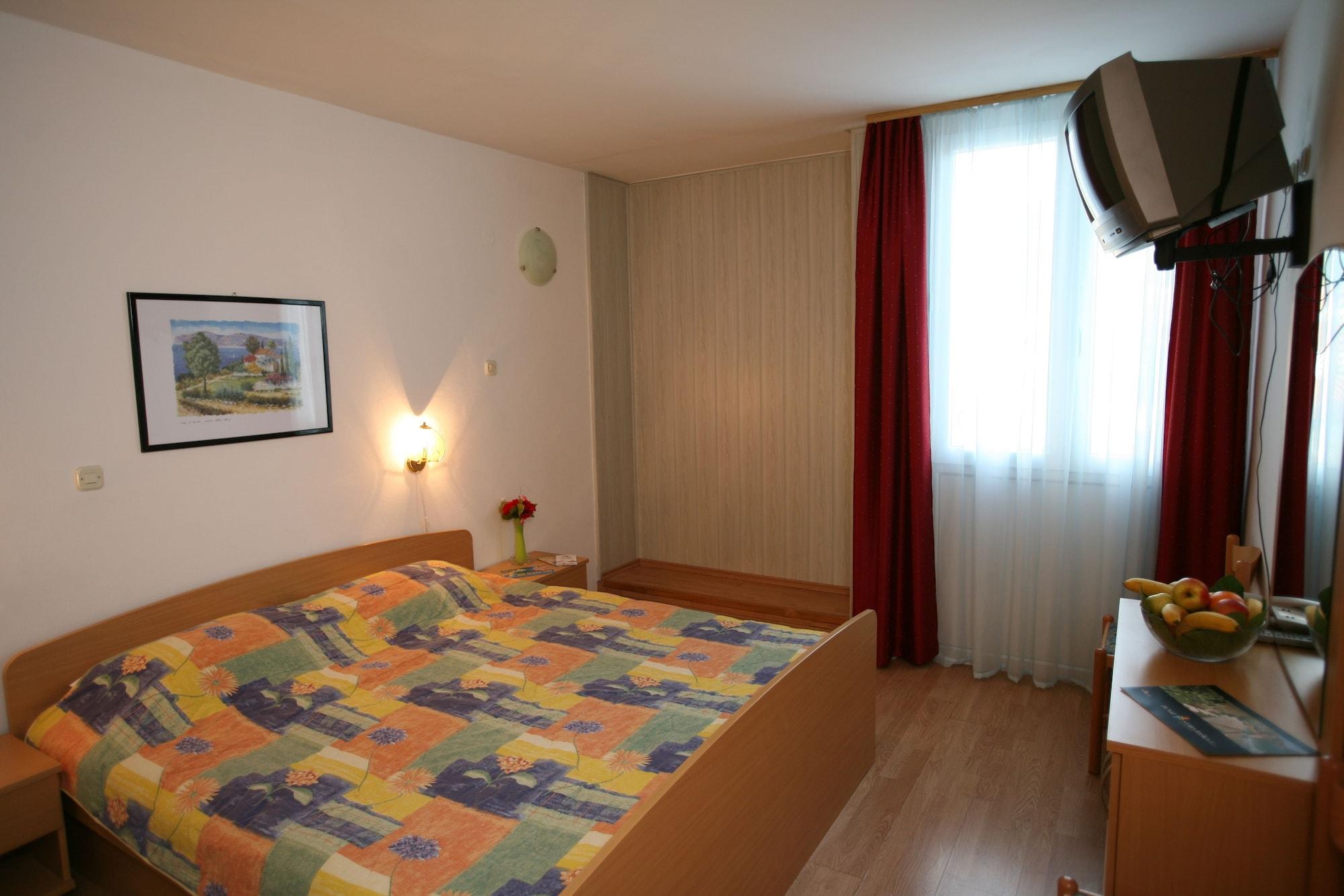 Hotel Omorika Punat Esterno foto