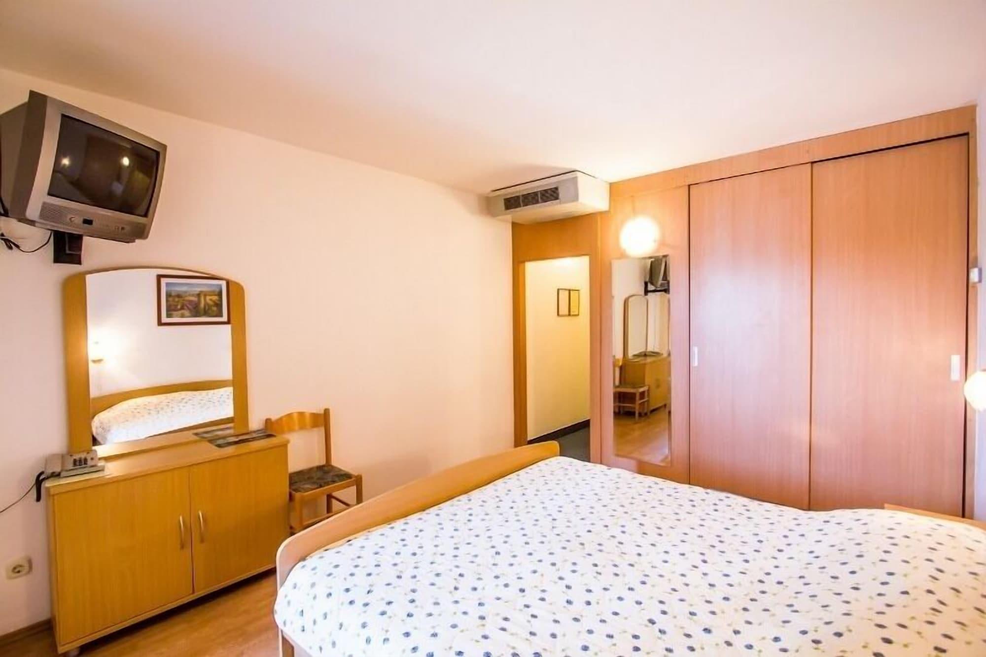 Hotel Omorika Punat Esterno foto