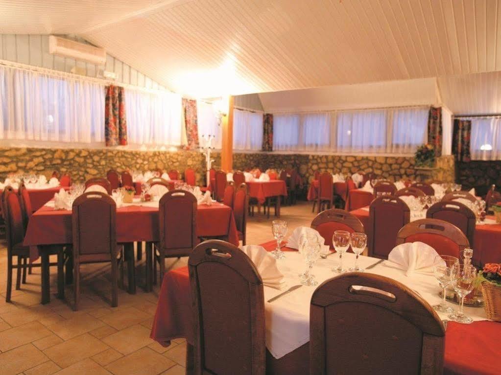 Hotel Omorika Punat Esterno foto