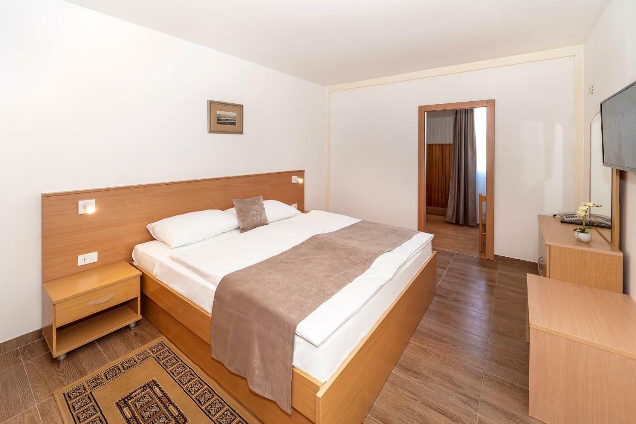 Hotel Omorika Punat Esterno foto