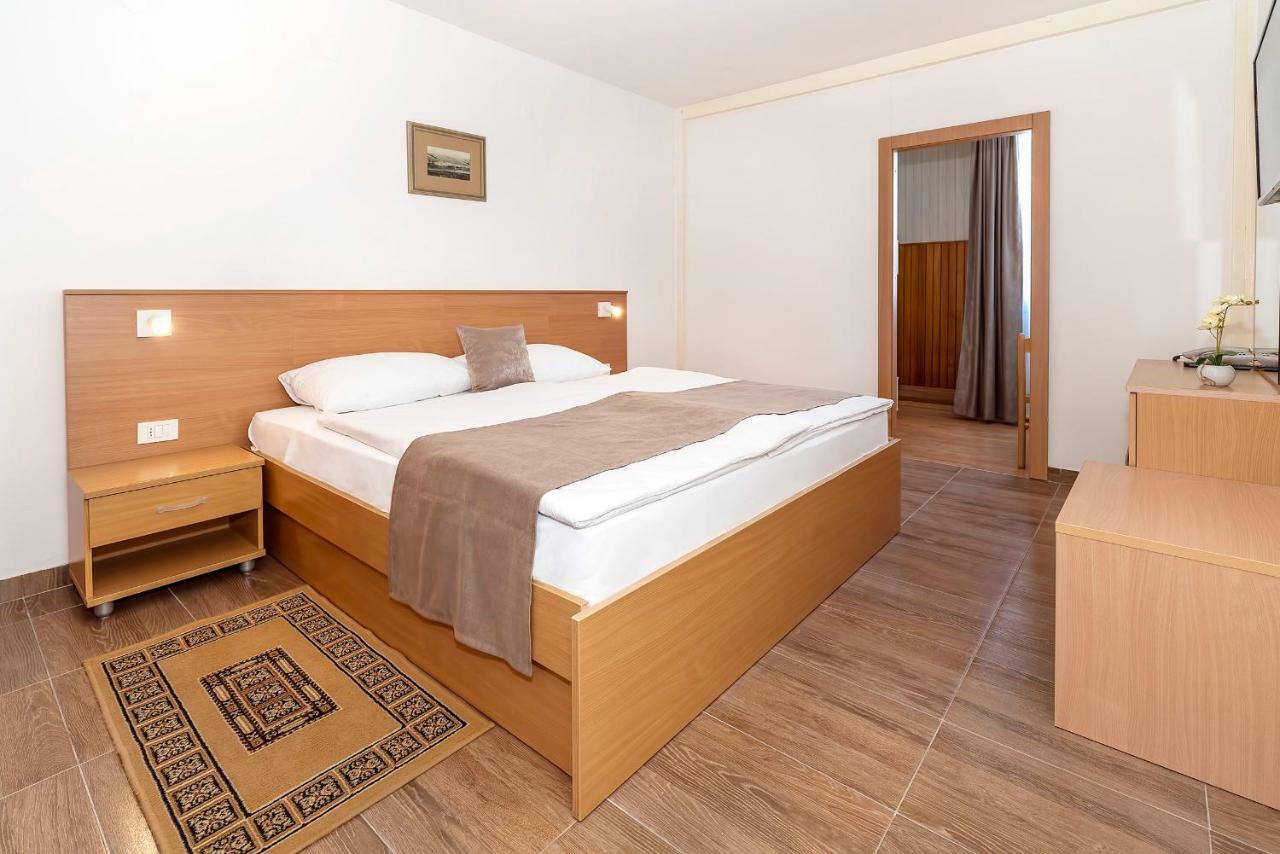 Hotel Omorika Punat Esterno foto