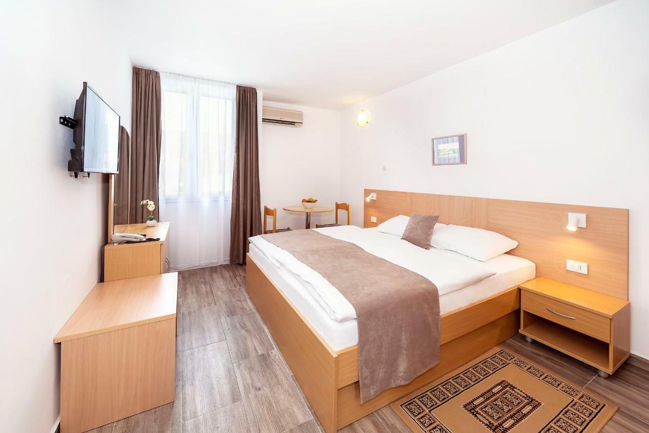 Hotel Omorika Punat Esterno foto