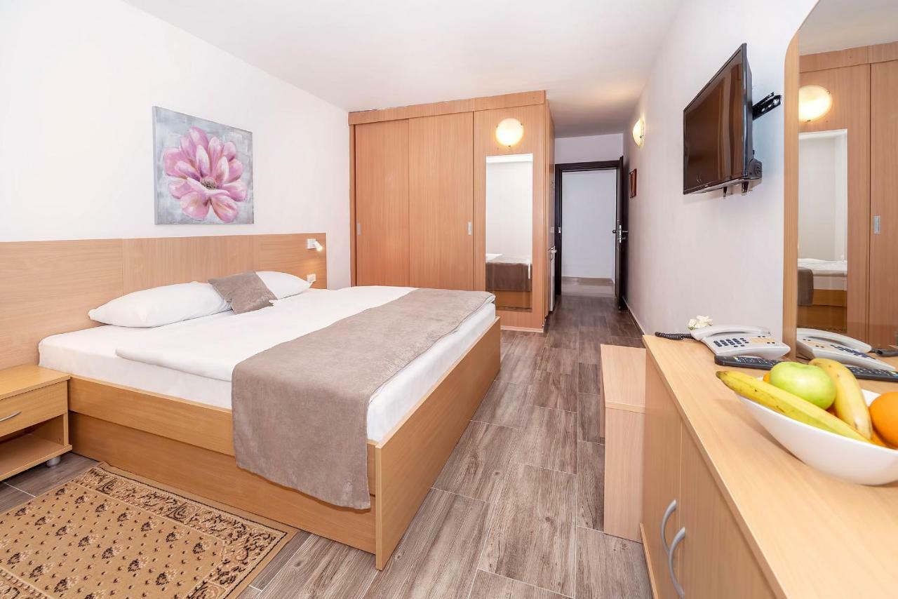 Hotel Omorika Punat Esterno foto