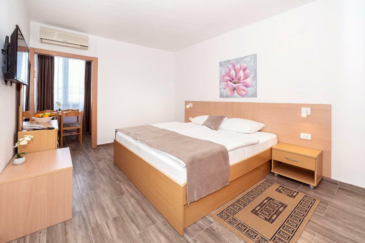 Hotel Omorika Punat Esterno foto