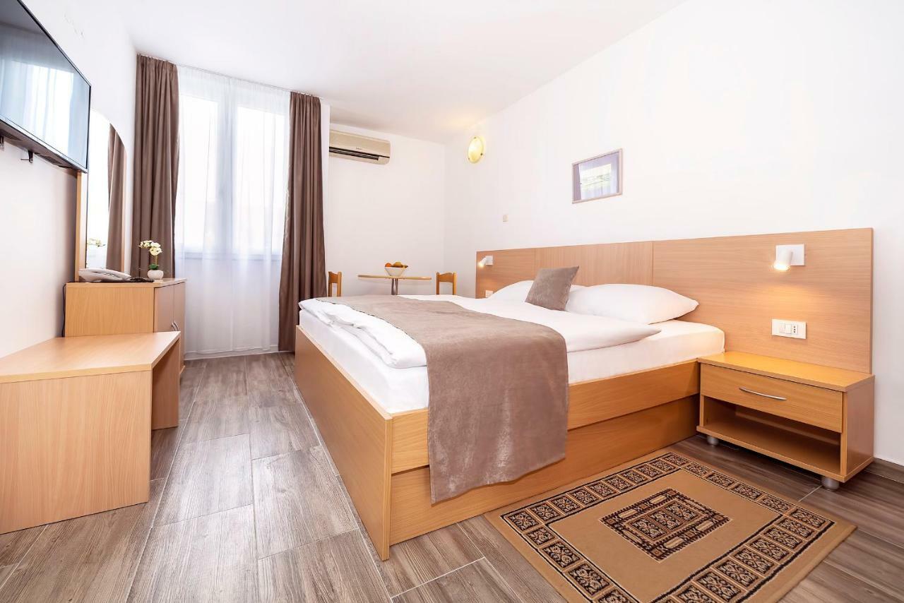 Hotel Omorika Punat Esterno foto